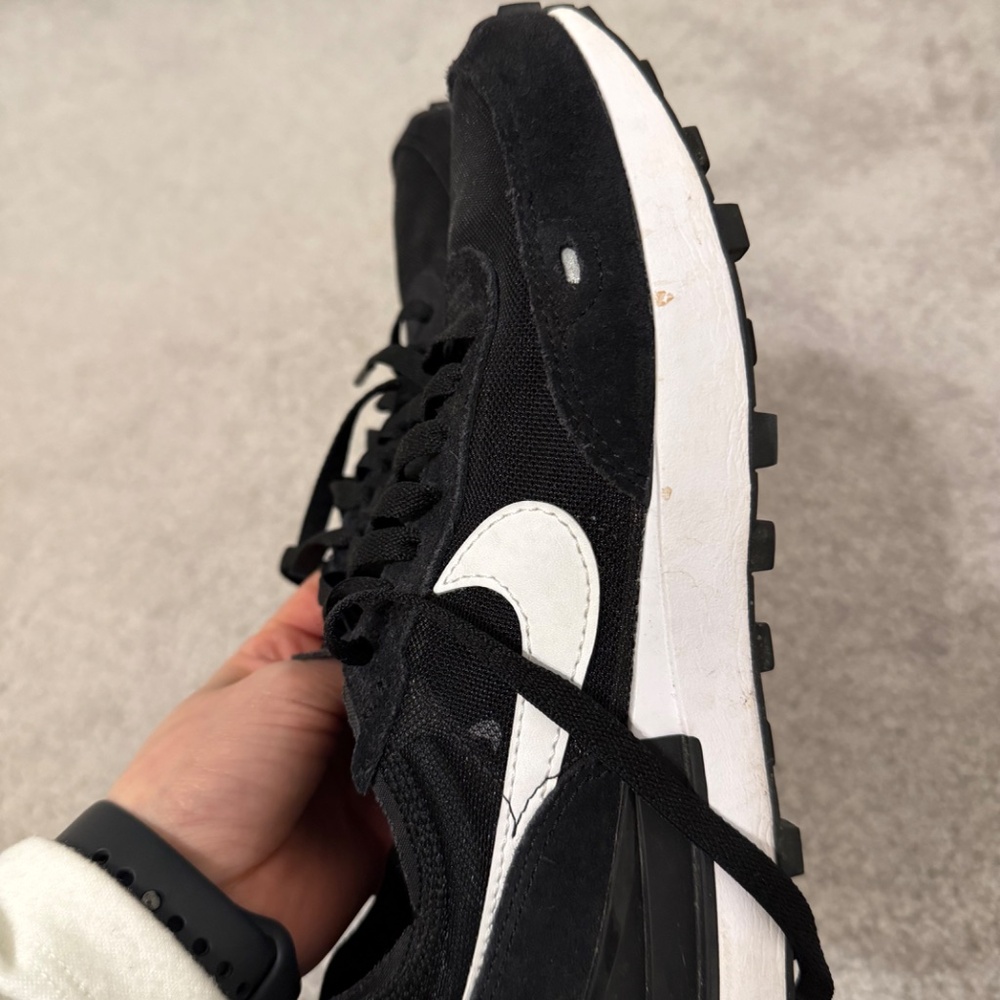 Nike - Picture 2 of 5